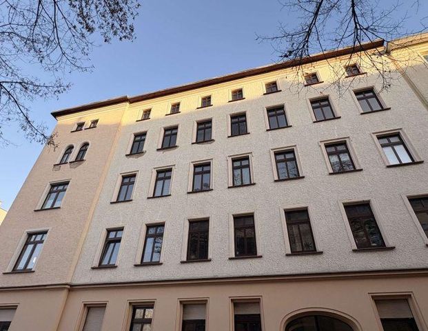 Studitraum! 2 Raumwohnung mit Balkon und Einbauküche in Sudenburg! - Photo 1