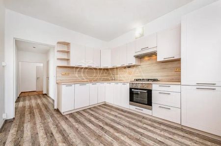 Pronájem slunného 2+1 v širším centru s krásným výhledem - Photo 3