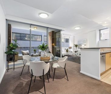 Massive Two - Level Apartment - Photo 2