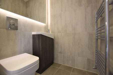 3 Bedroom Mews To Let - Photo 4