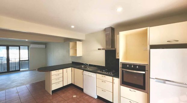 PRIME INNER-CITY LIVING! - Photo 1