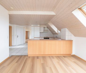 Gemütliche 5 Zimmer-Dachwohnung mit praktischem Grundriss - Photo 4