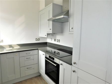 2 bedroom apartment to let - Photo 2