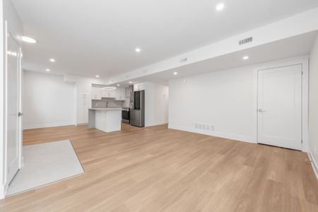 For Lease - 1975 Banff Avenue Unit# B, Hunt Club - South Keys and Area, Ontario - Photo 2