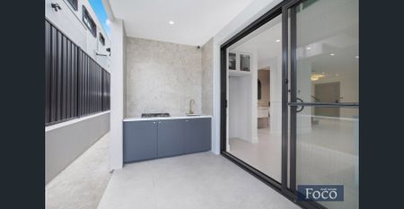 Stunning brand new residence - Photo 5