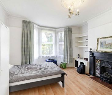 4 bedroom end of terrace house to rent - Photo 4