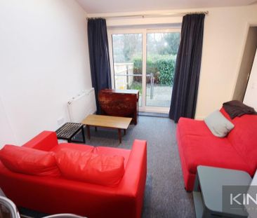 6 bedroom semi-detached house to rent - Photo 1