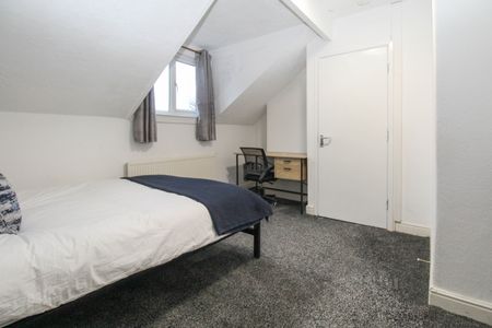 BILLS INCLUDED – Claremont Avenue,Woodhouse, Leeds, LS3 - Photo 5