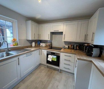 2 bedroom end of terrace house to rent - Photo 5