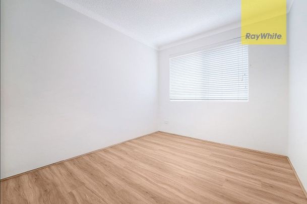 Stylish 2-Bedroom Apartment with Lock-Up Garage in Prime Parramatta Location - Photo 1