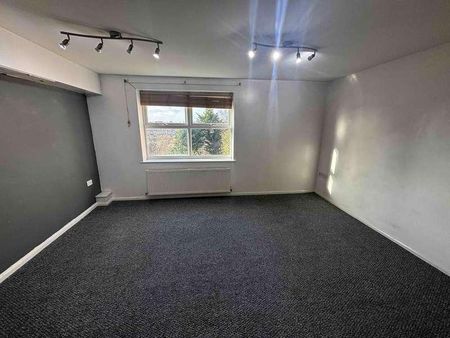 Pickering Lodge, Chapel End, CV10 - Photo 2