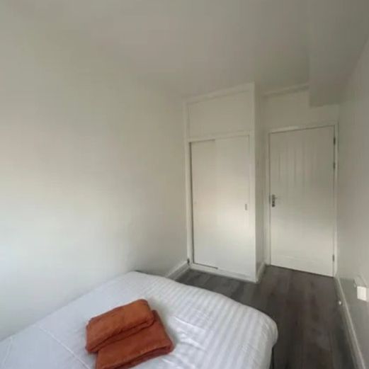 Room in a Shared House, London, E2 - Photo 1