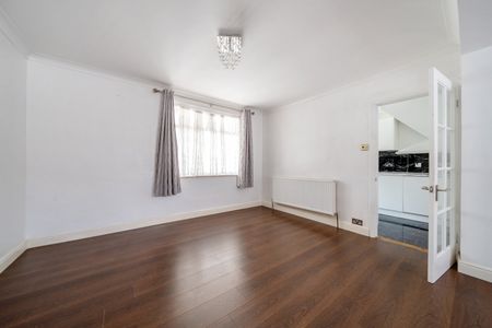 End Of Terrace House to rent - Moore Road, Swanscombe, DA10 - Photo 2