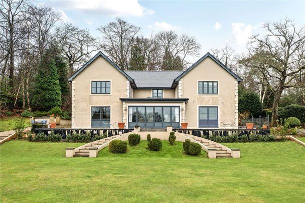 An impressive family home in a beautiful woodland setting with lovely landscaped gardens - Photo 1