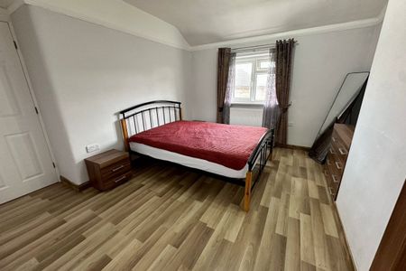 Wykebeck Avenue - Photo 5