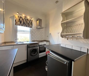 Cambridge Terrace, Scarborough - Photo 2