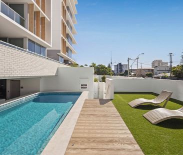 Coastal Luxury One-Bedroom Furnished Apartment � Steps To Beach! - Photo 3