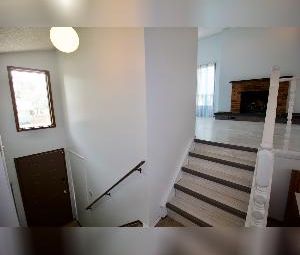 3 Bed 1.5 Bath Suite Single Garage Central Edmonton - Photo 4