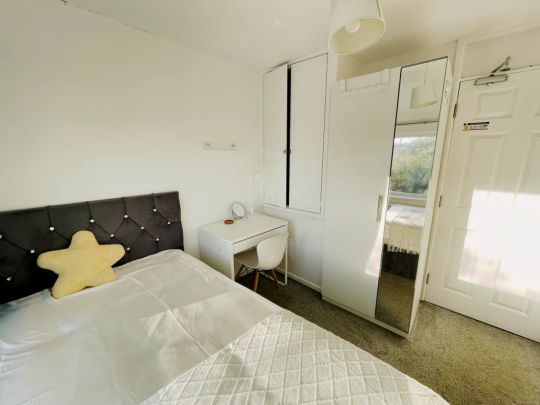 room 2 - Photo 1