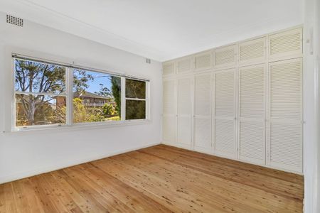 THREE BEDROOM FAMILY HOME - Photo 4