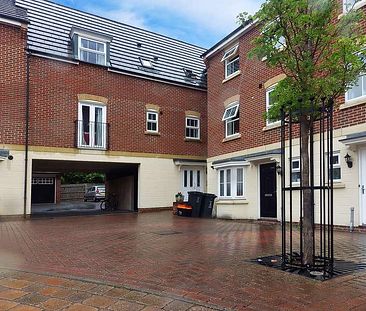 Vistula Crescent, Swindon, Wiltshire, SN25 - Photo 3