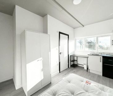 1 bedroom in a house share to rent - Photo 2