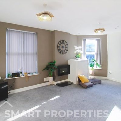 Southgate, Elland - Photo 1