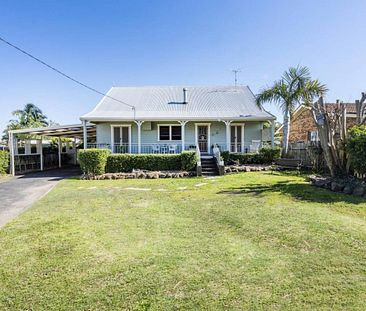 DUAL LIVING - 4 BEDROOM HOME PLUS GRANNY FLAT - Photo 1