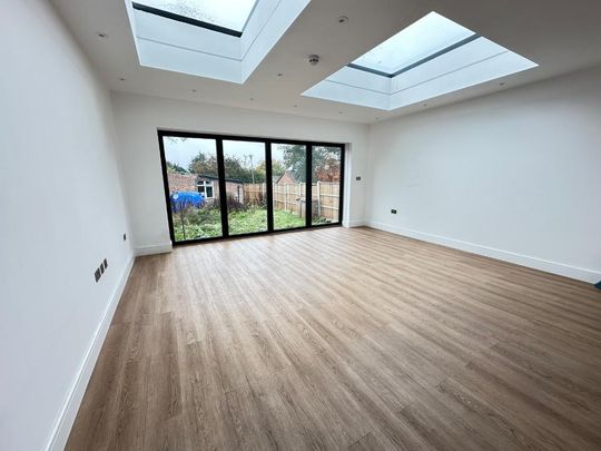 5 bedroom semi-detached house to rent - Photo 1