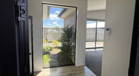 Stunning Four Bedroom Home - Photo 4