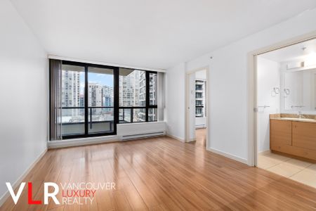 Condo in Downtown Vancouver, BC - Photo 4
