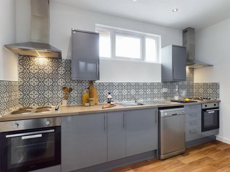 1 bedroom in a house share to rent - Photo 5