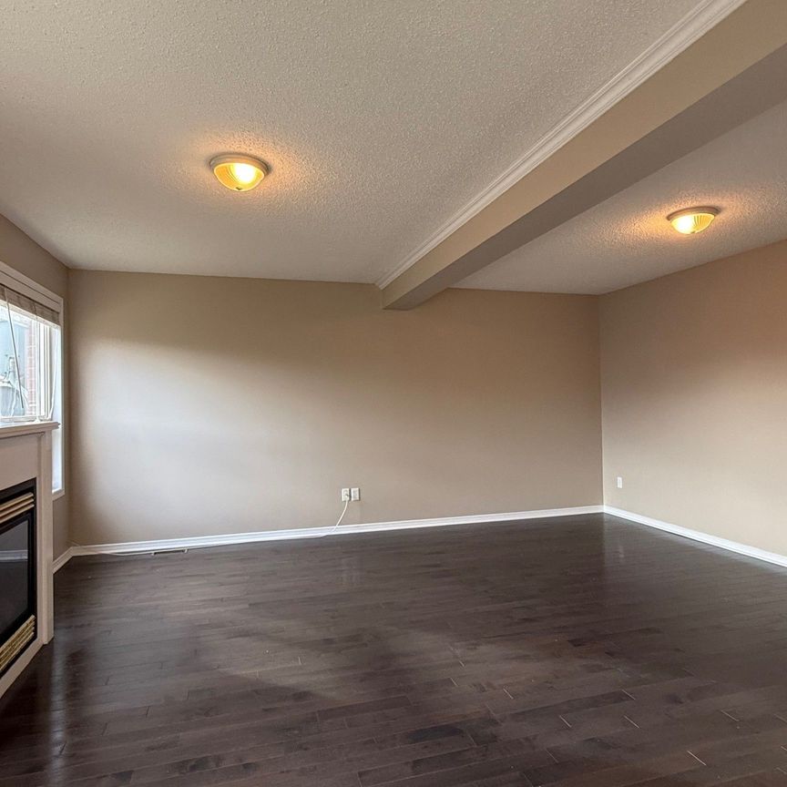 For Lease - 594 Flagstone Court, Oshawa, Ontario - Photo 1