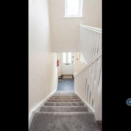 1 bedroom in a flat share to rent - Photo 4