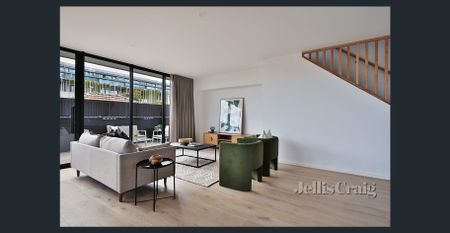 Modern Town Residence in the Heart of Bentleigh East - Photo 2