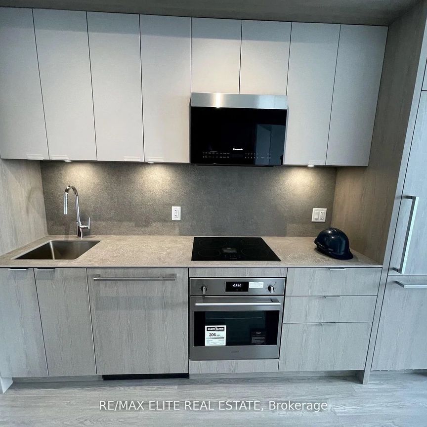 For Lease - 6 Greenbriar Road Unit# 512, Toronto, Ontario - Photo 1