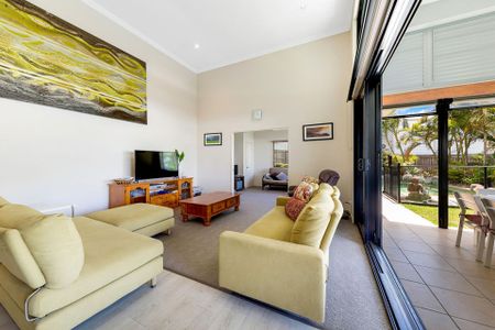 Spacious Family Home in Maroochydore with Solar and Pool - Photo 5