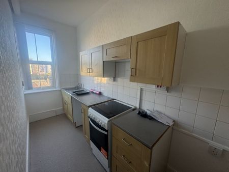 2 bed flat to rent in Warrior Square, St Leonards-On-Sea, TN37 - Photo 3