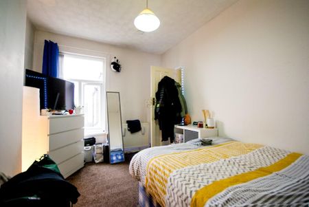 4 bedroom terraced house to rent - Photo 2