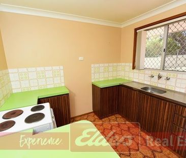 BRICK FAMILY HOME - Photo 3