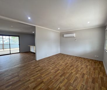 3 bedroom home close to hospital - Photo 2