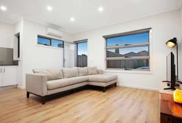 2/22 Epstein Street, Reservoir VIC 3073 - Photo 1