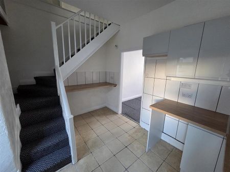 2 bedroom terraced house to rent - Photo 4