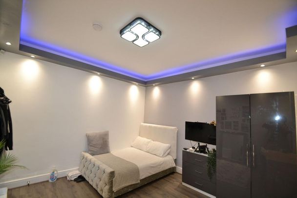 6 bedroom house to rent - Photo 1