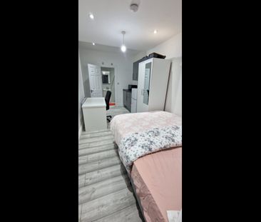 Room in a Shared House, Eastcote Lane, HA2 - Photo 3
