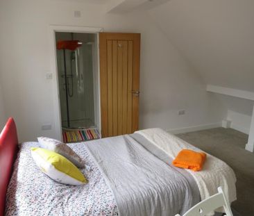 3 bedroom flat to rent - Photo 3
