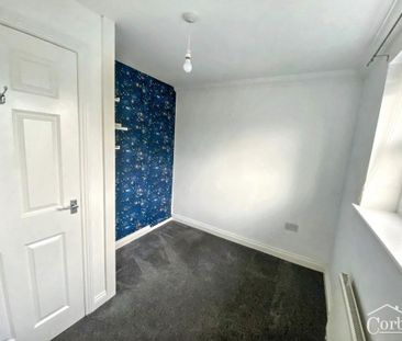 4 bedroom detached house to rent - Photo 2