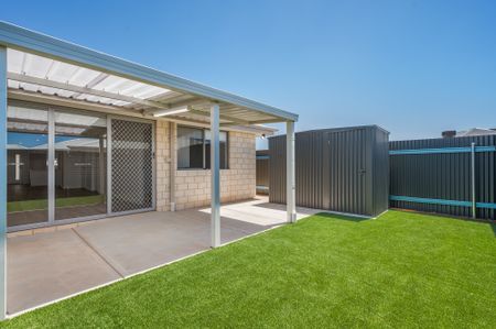 Modern 3x2 Home In Somerville - Photo 5