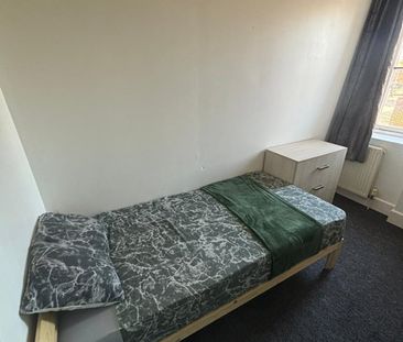 Room in a Shared Flat, Clubhouse, NW10 - Photo 3