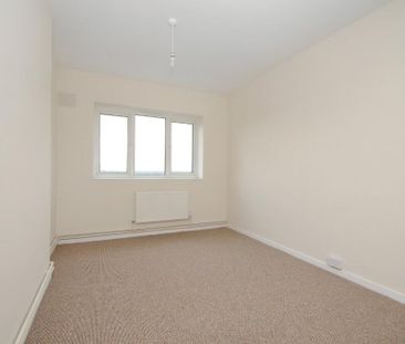 3 Bed Flat, Forster House, BR1 - Photo 3